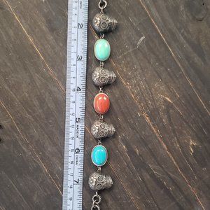 Skull and stone braclet